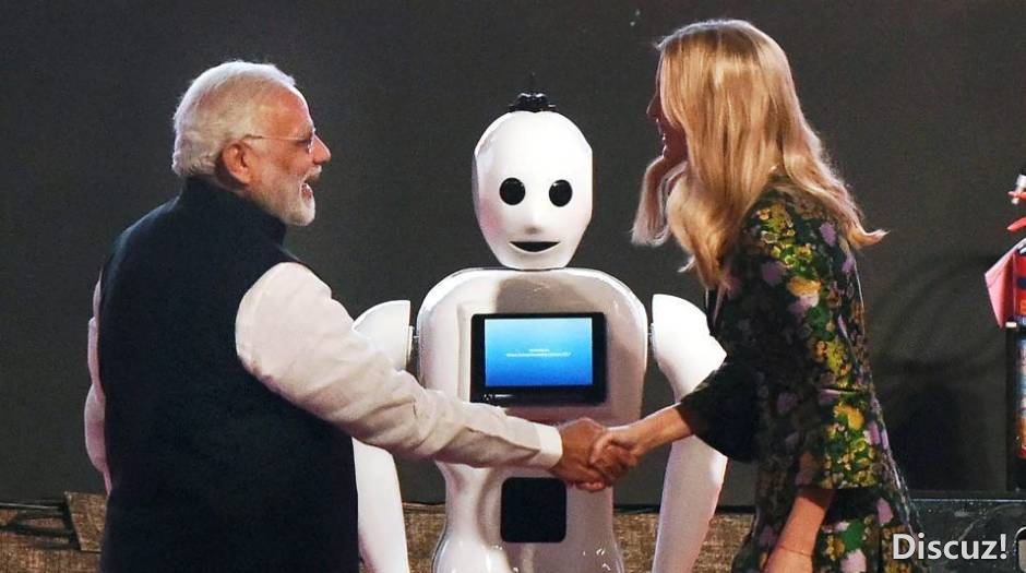 ▲Mitra在峰会现场与莫迪、伊万卡互动。