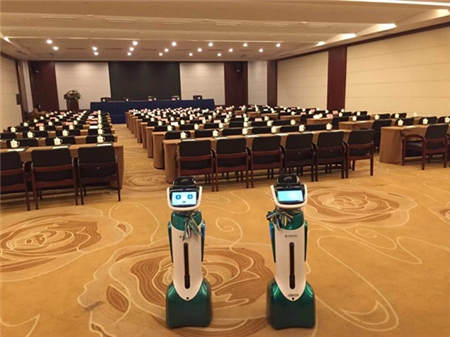 零售银行业务改革新思路 成都农行机器人“大比武”